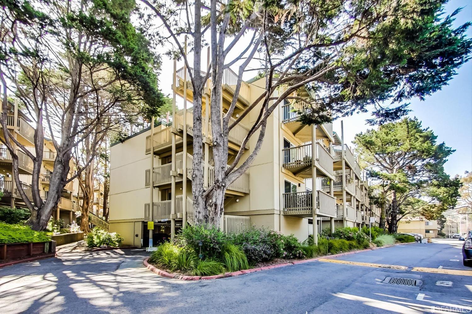 361 Half Moon Lane Unit: 213