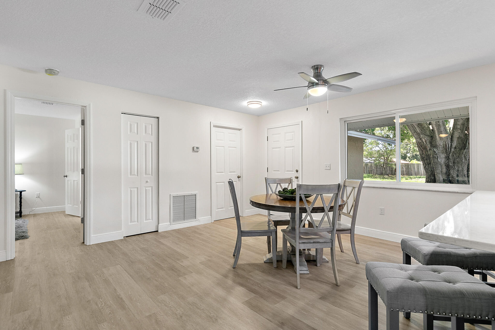 1991 Ontario Circle S