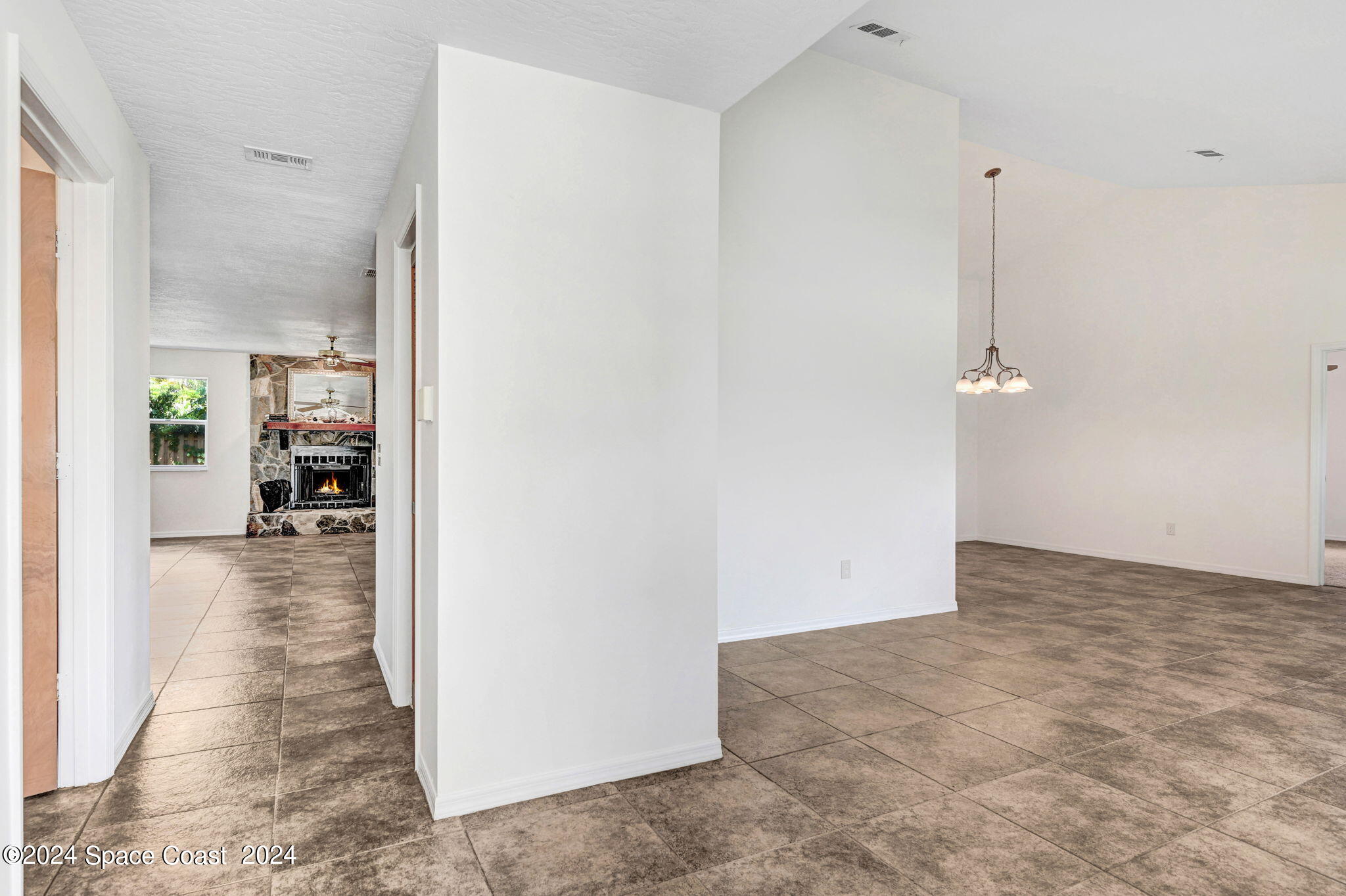 1040 Pineapple Avenue NE