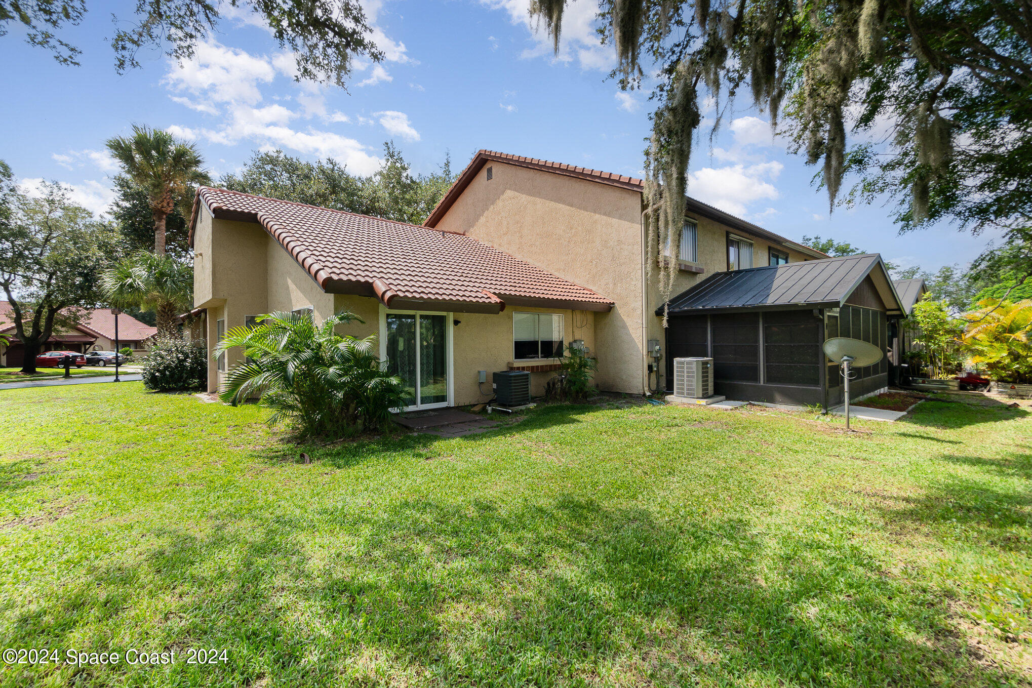 898 Brow Court NE