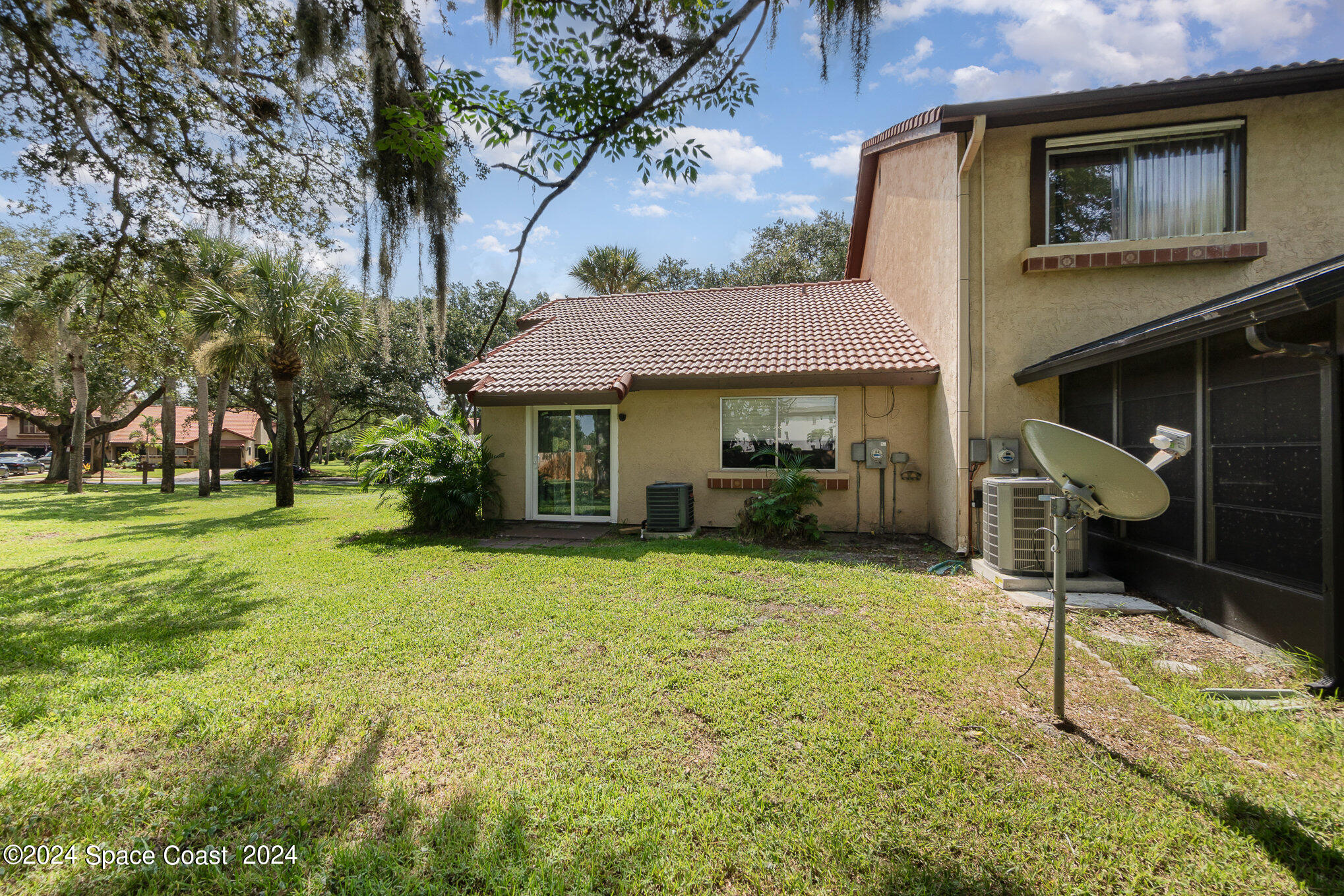 898 Brow Court NE