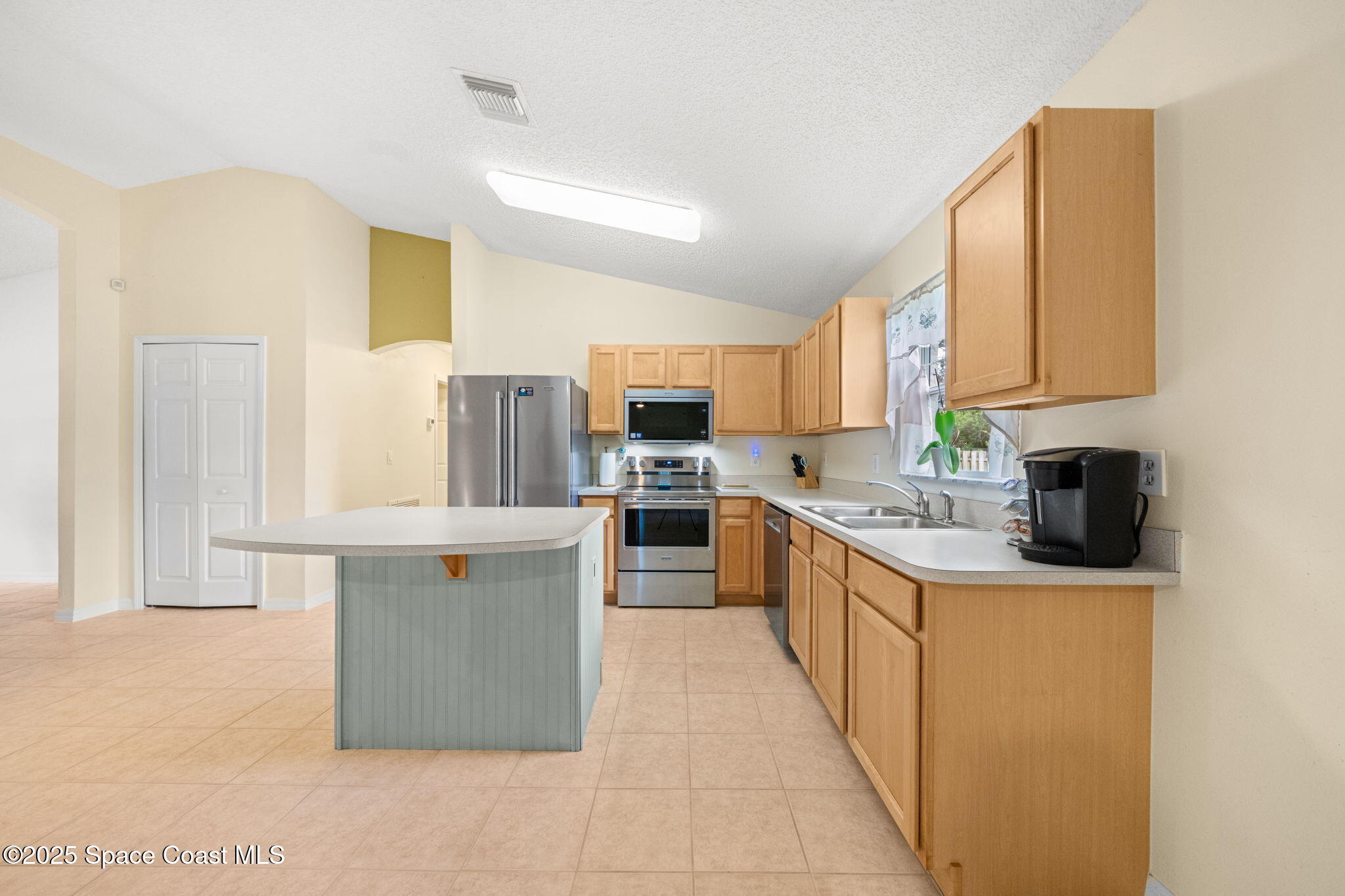 990 Sablon Street SE