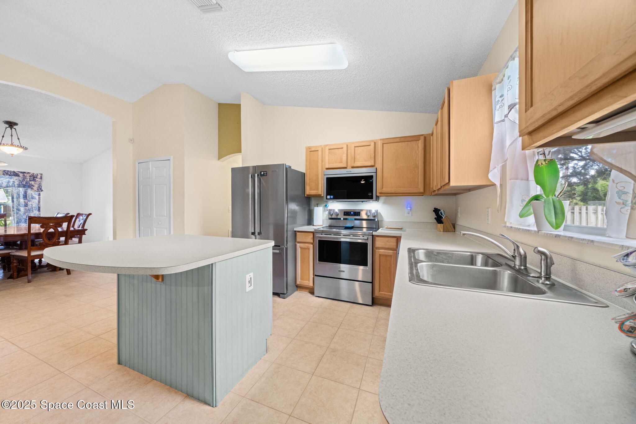 990 Sablon Street SE