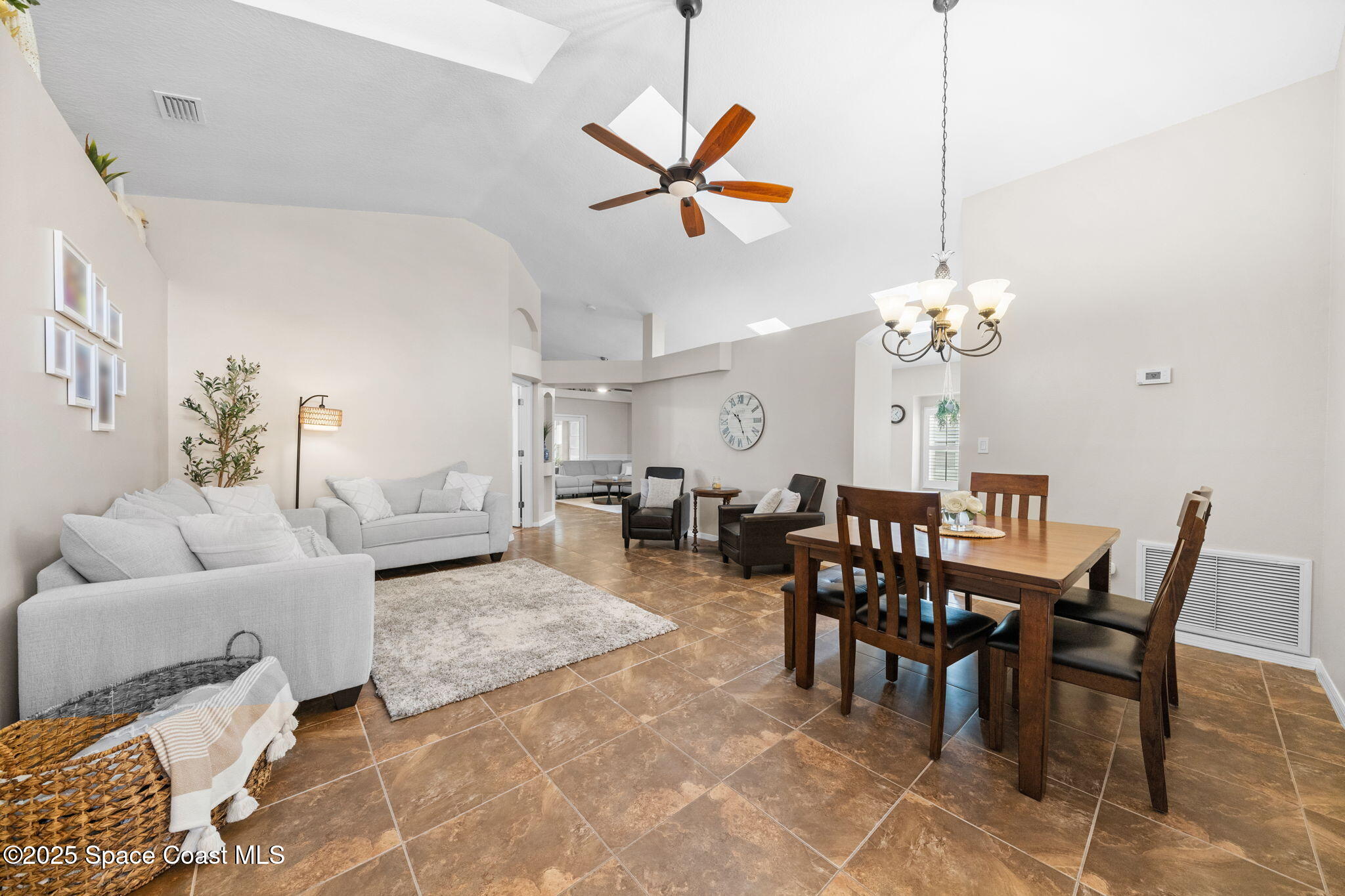 1160 Pine Creek Circle NE