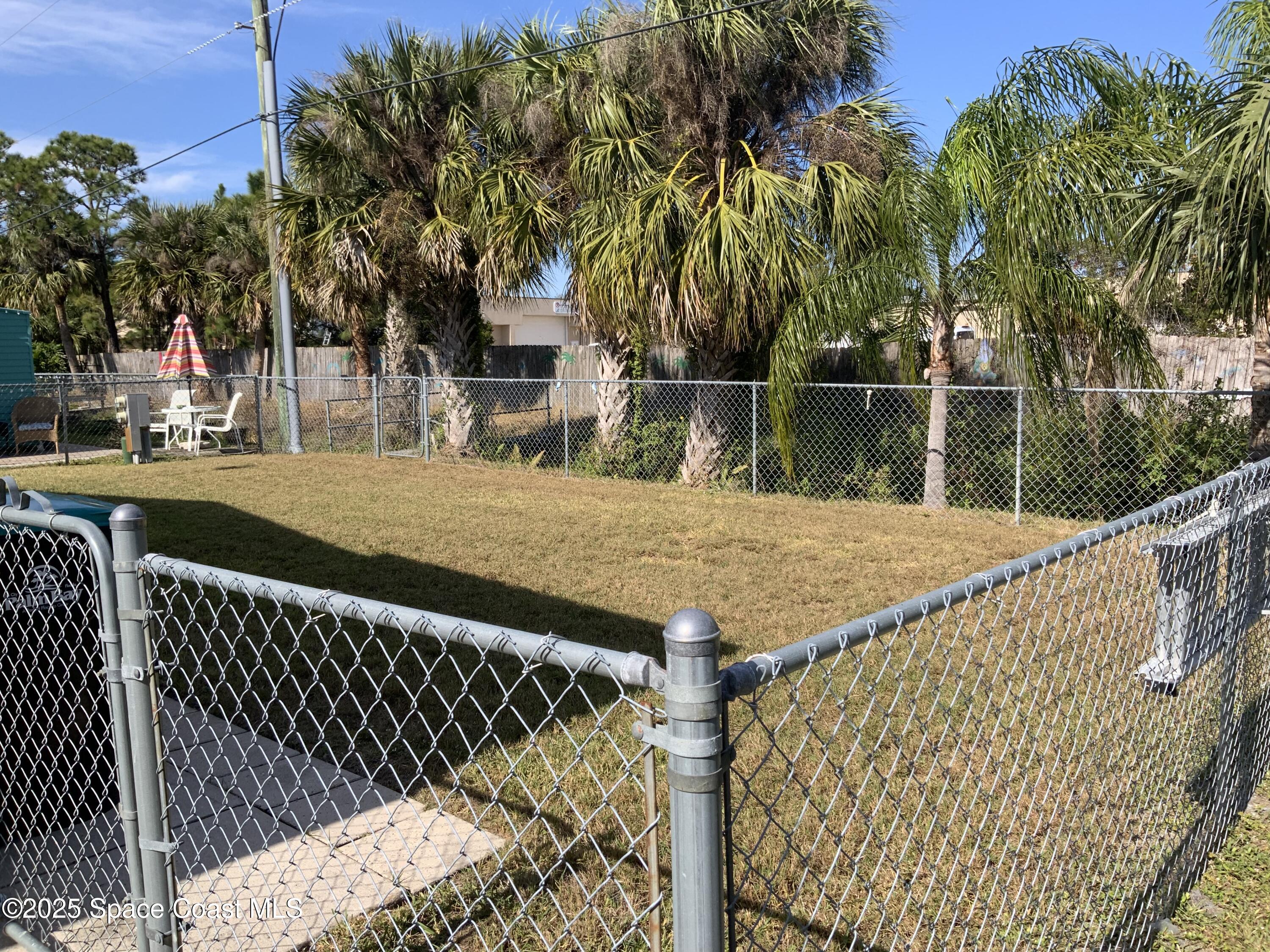 2329 Coconut Palm Drive NE