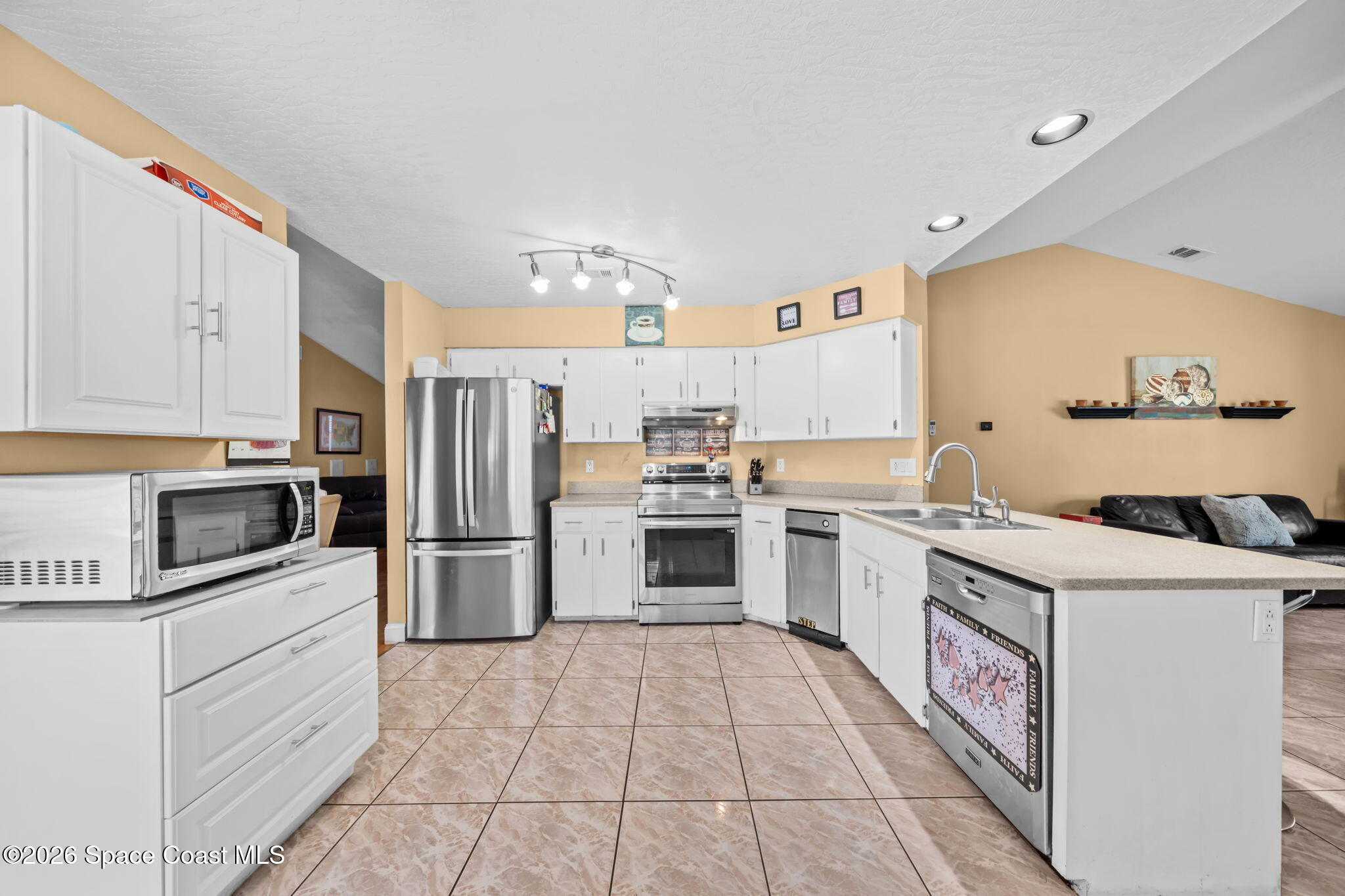 413 Lisa Road NE