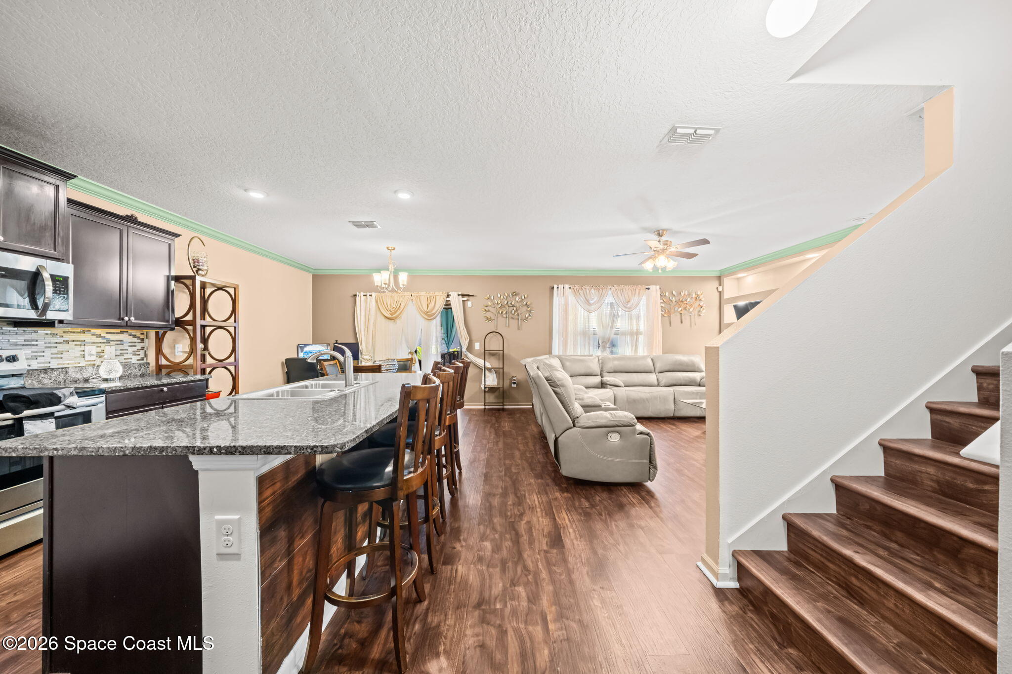777 Old Country Road SE