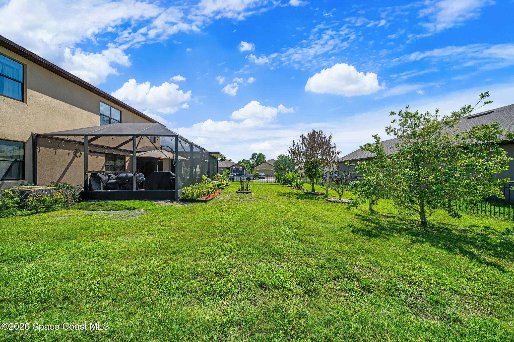 777 Old Country Road SE