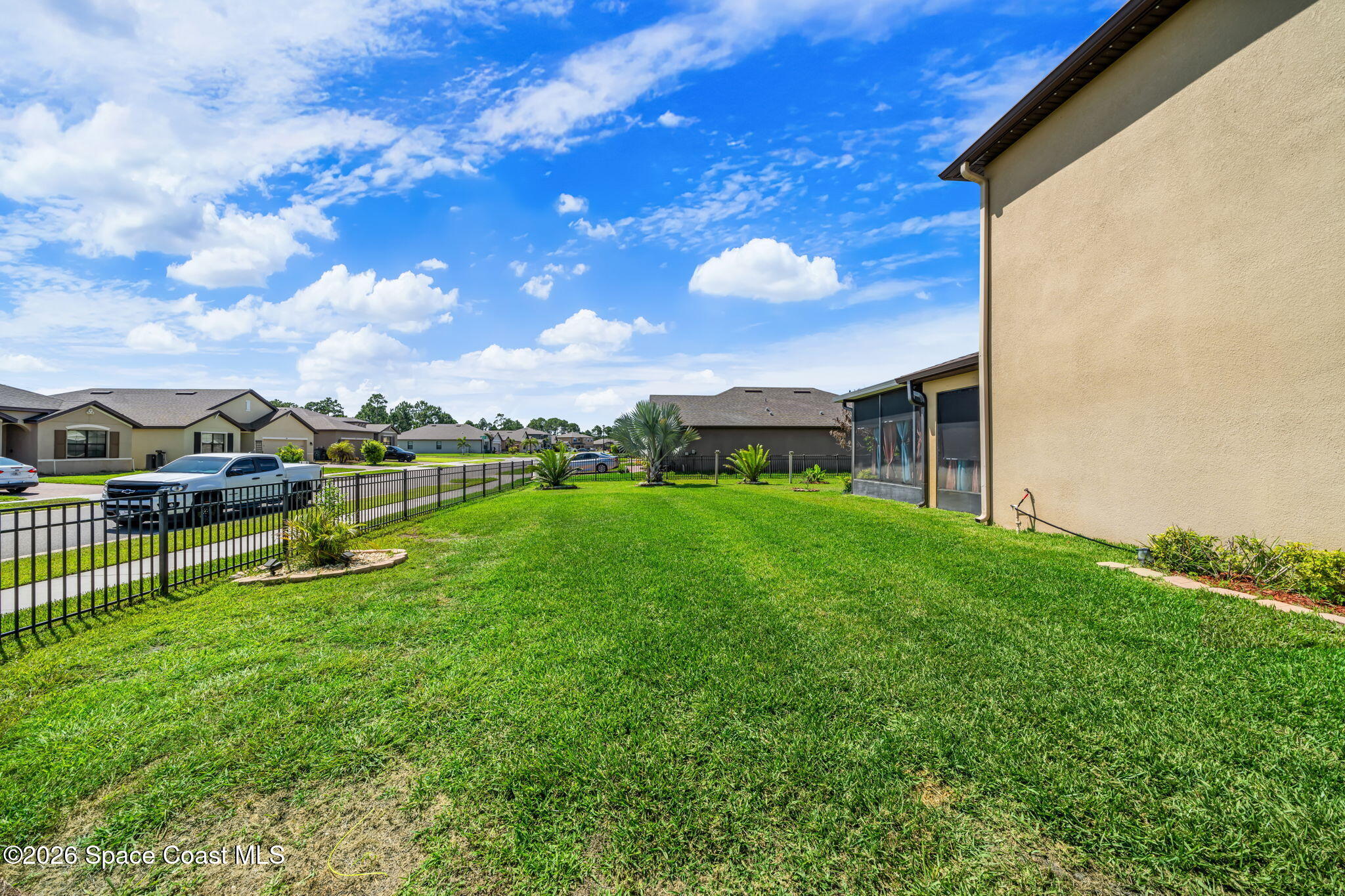 777 Old Country Road SE