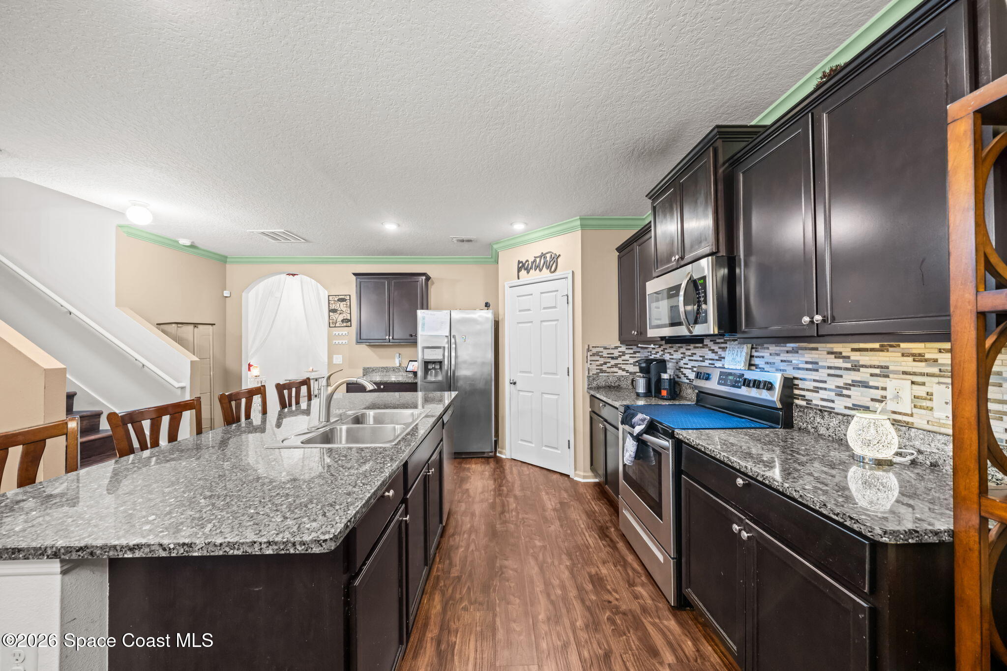 777 Old Country Road SE