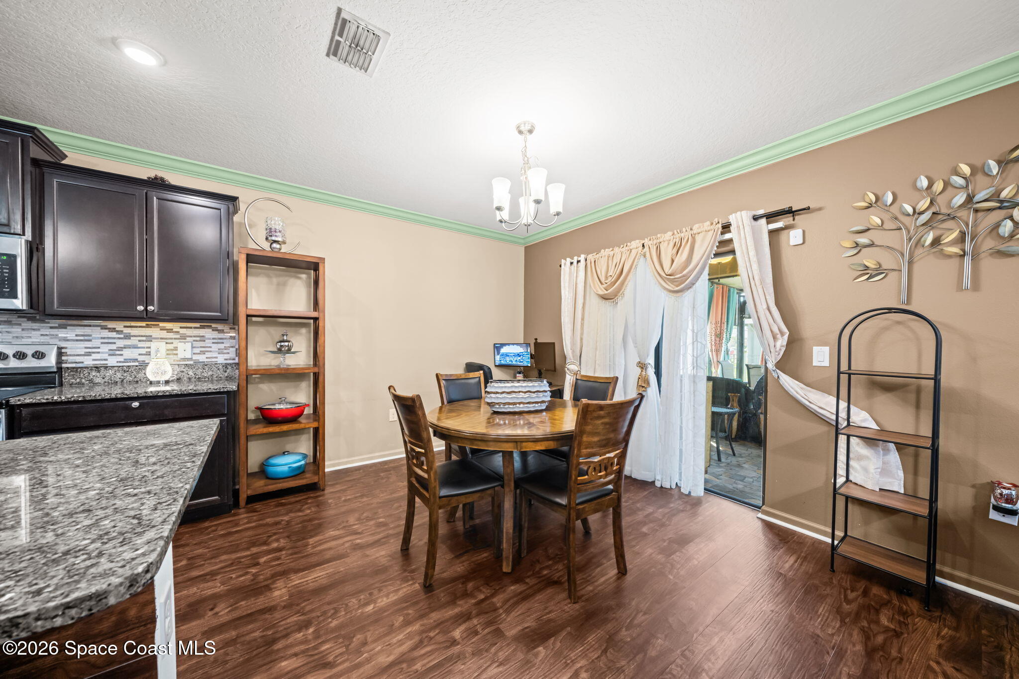 777 Old Country Road SE