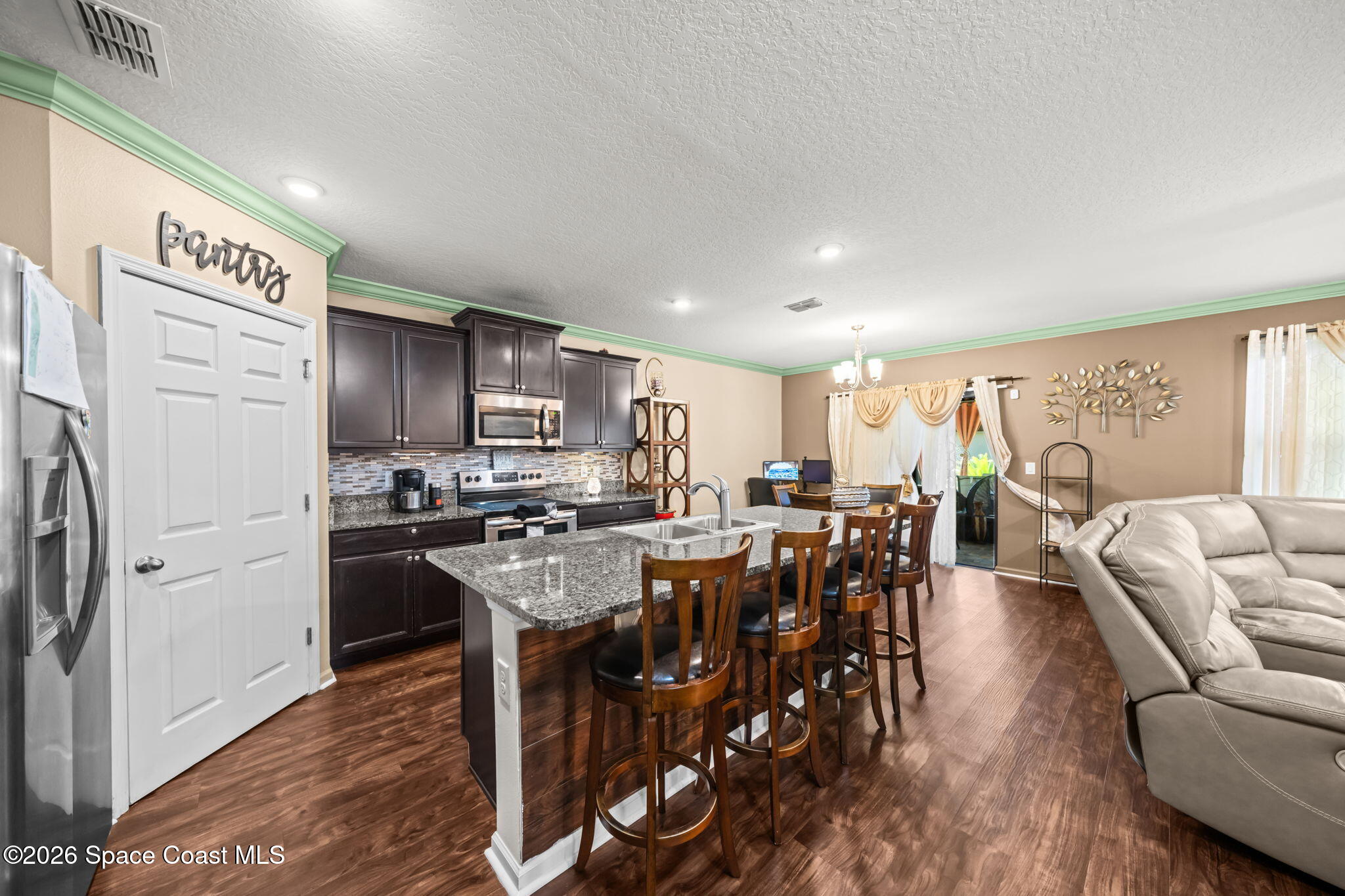 777 Old Country Road SE