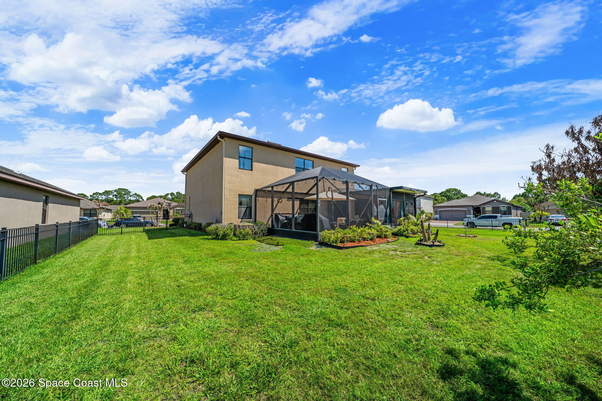 777 Old Country Road SE