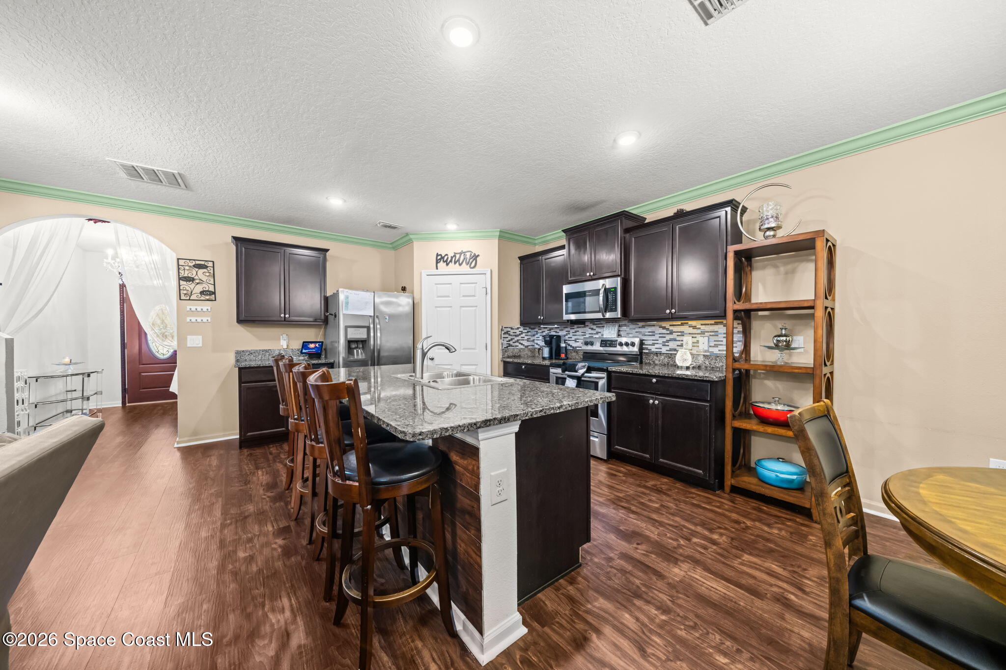 777 Old Country Road SE