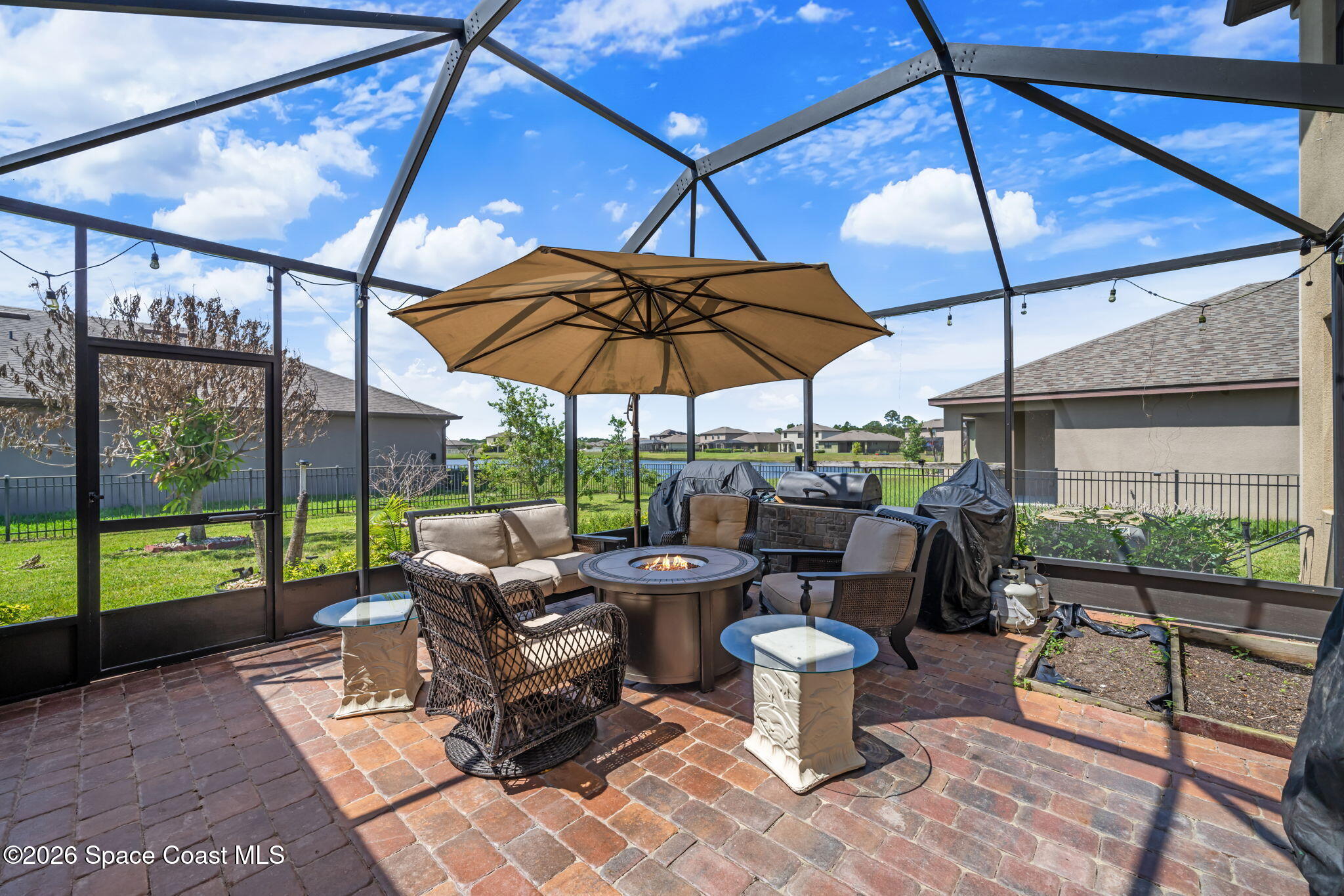 777 Old Country Road SE