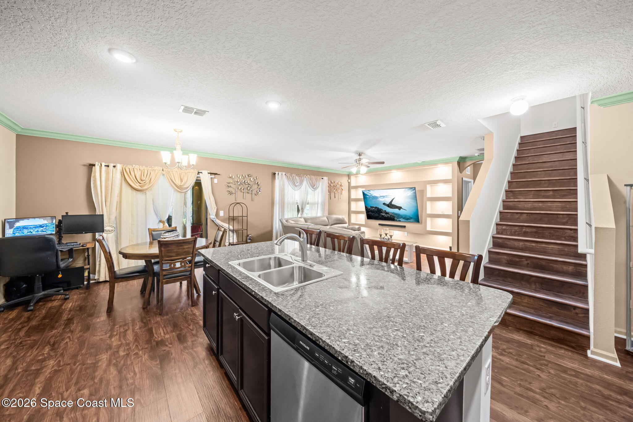 777 Old Country Road SE
