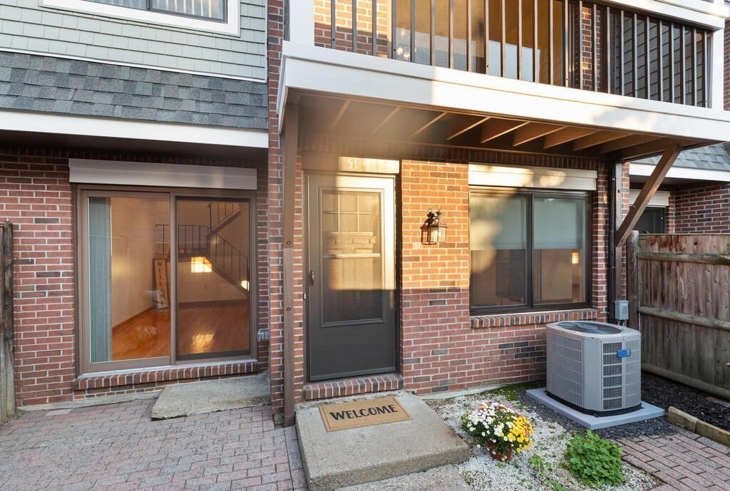 51 Rosewood Dr # 51