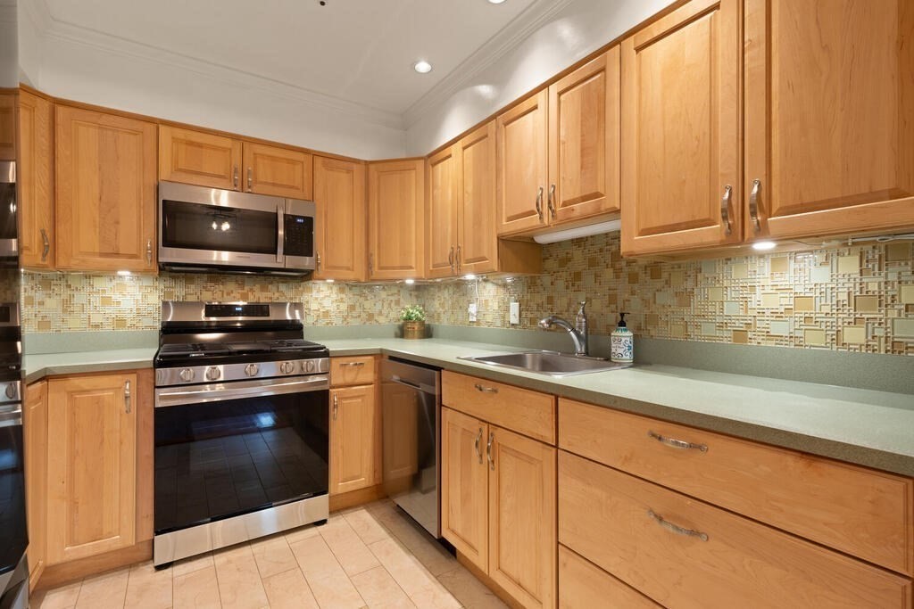 51 Rosewood Dr # 51