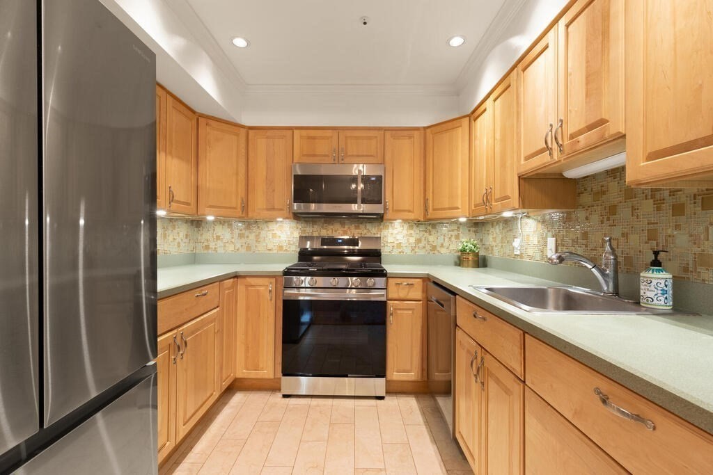 51 Rosewood Dr # 51