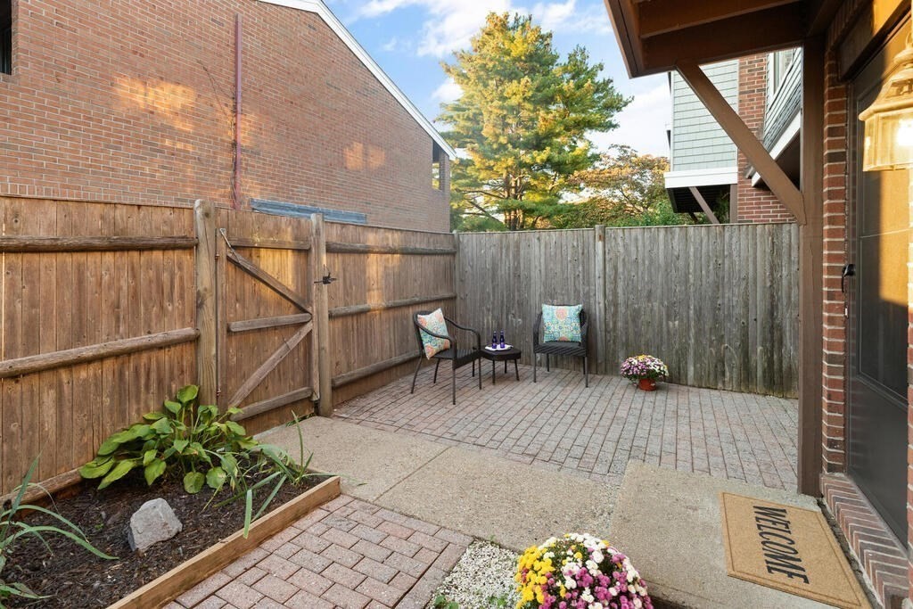 51 Rosewood Dr # 51