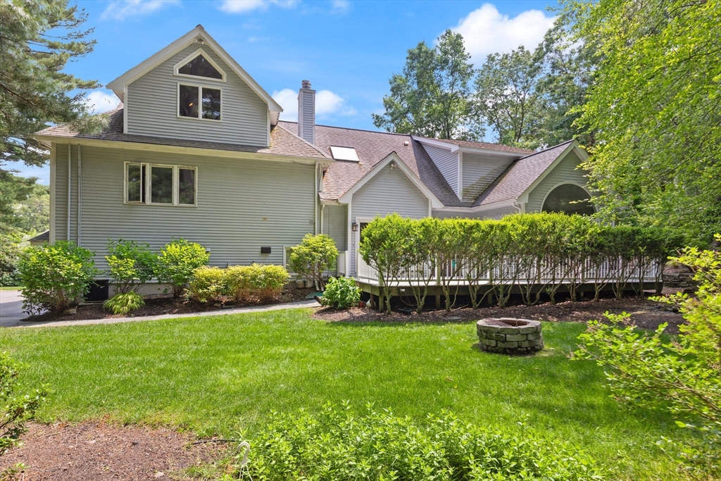 40 Strawberry Ln