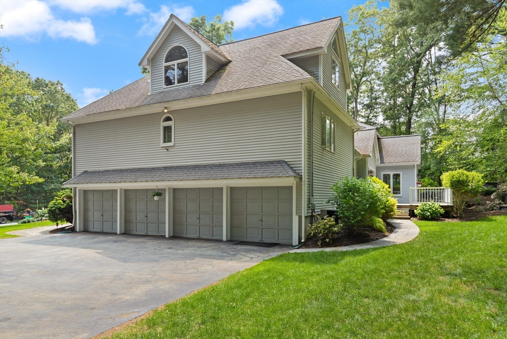 40 Strawberry Ln