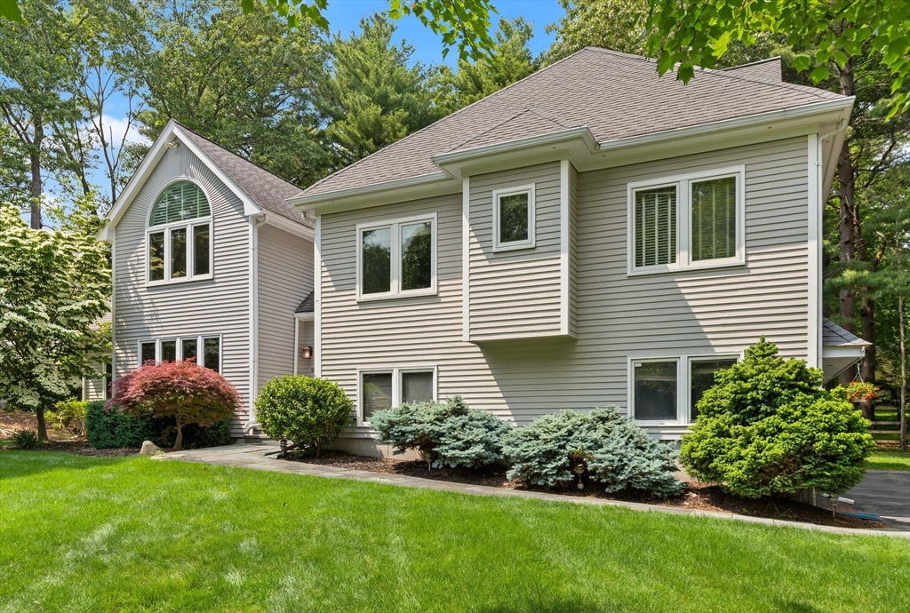 40 Strawberry Ln