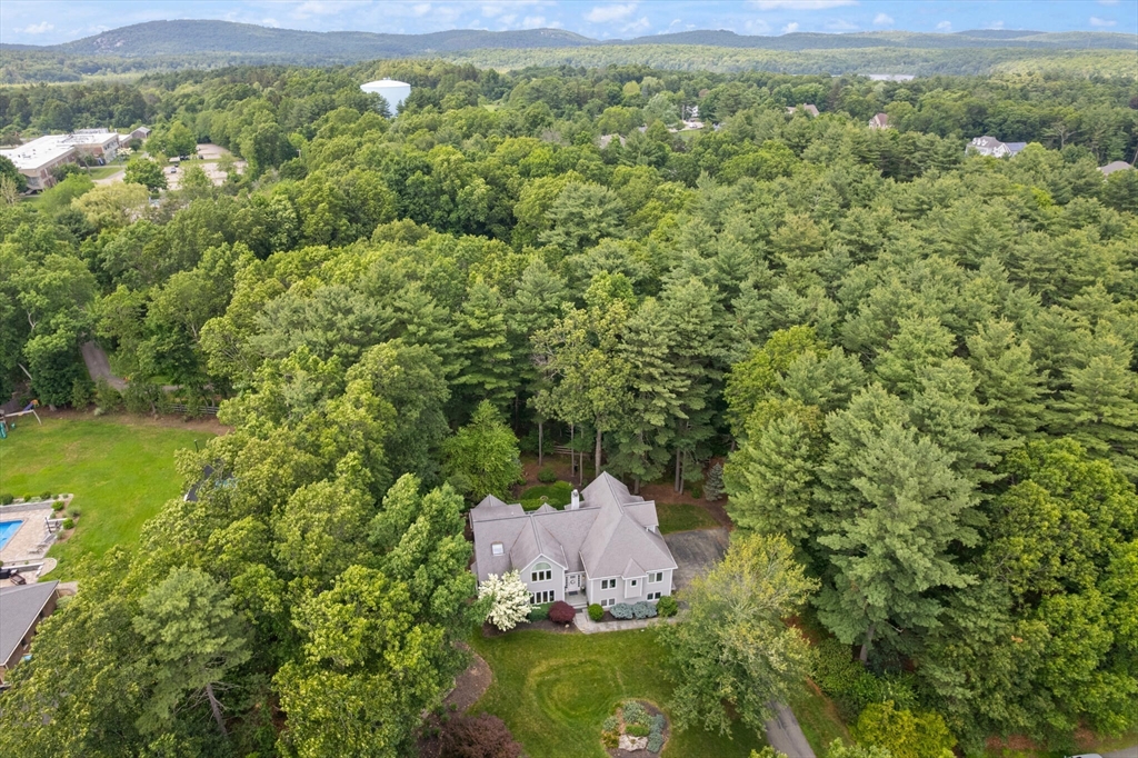 40 Strawberry Ln