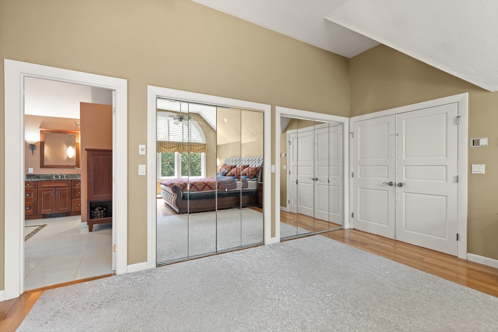 40 Strawberry Ln
