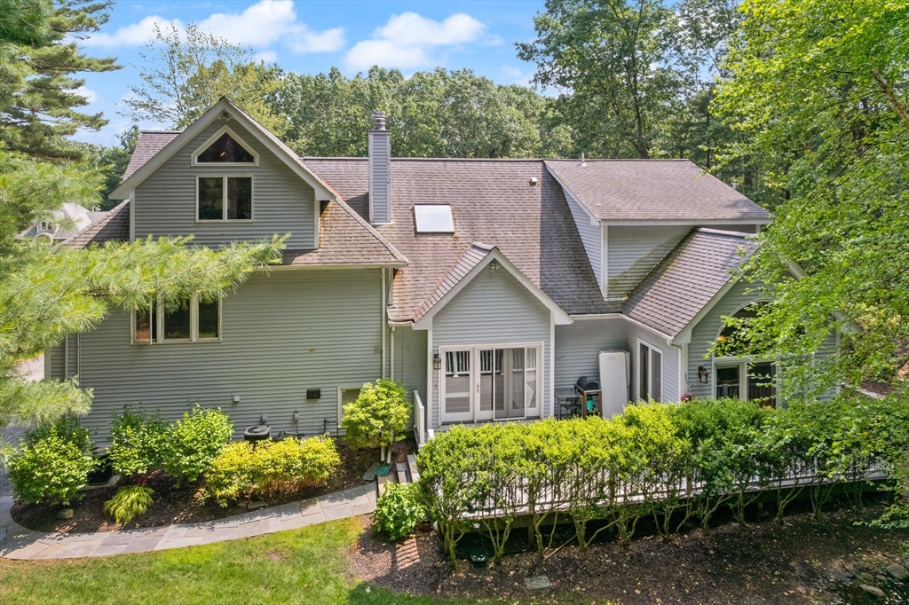 40 Strawberry Ln