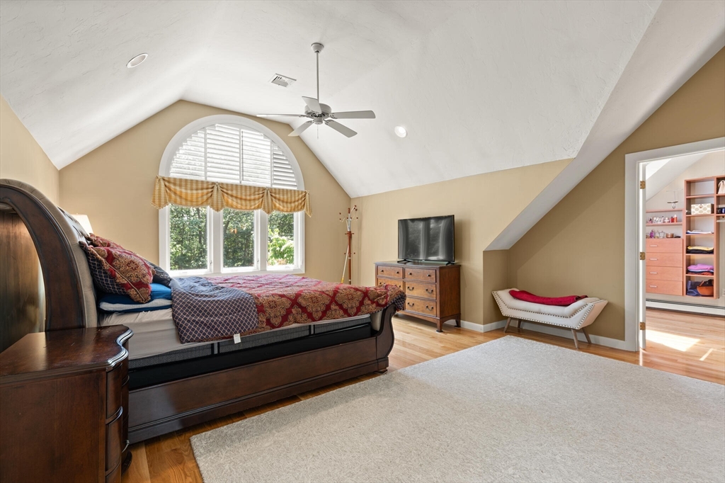 40 Strawberry Ln