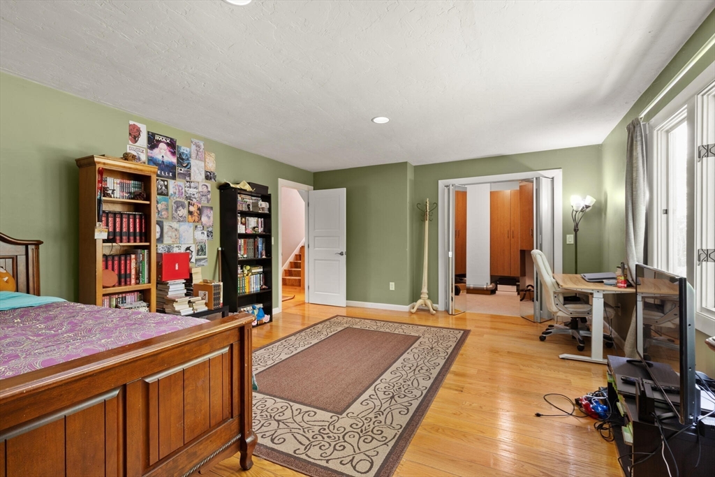 40 Strawberry Ln