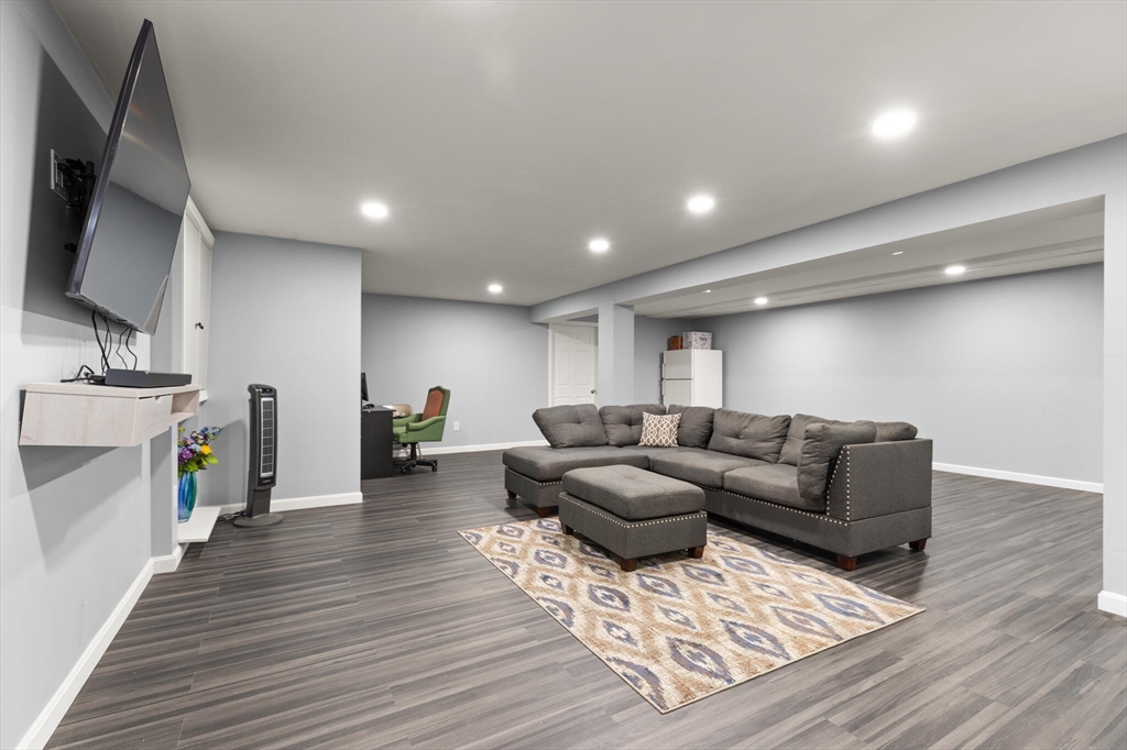 1 Dogwood Ln