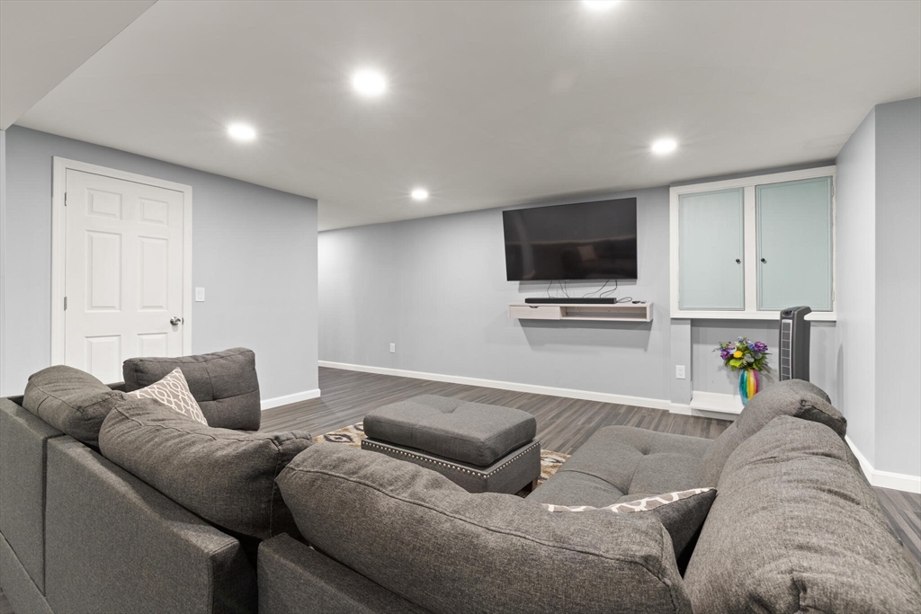 1 Dogwood Ln