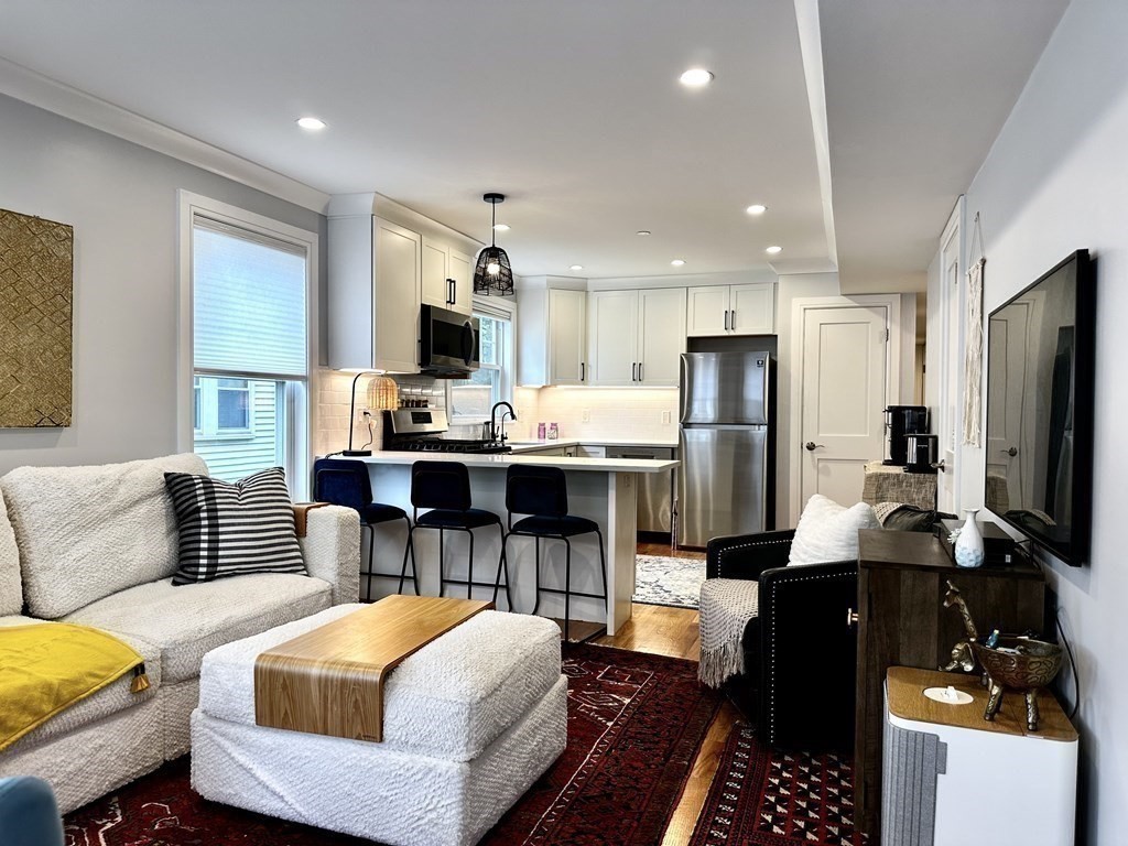 650 Hyde Park Ave # 2L