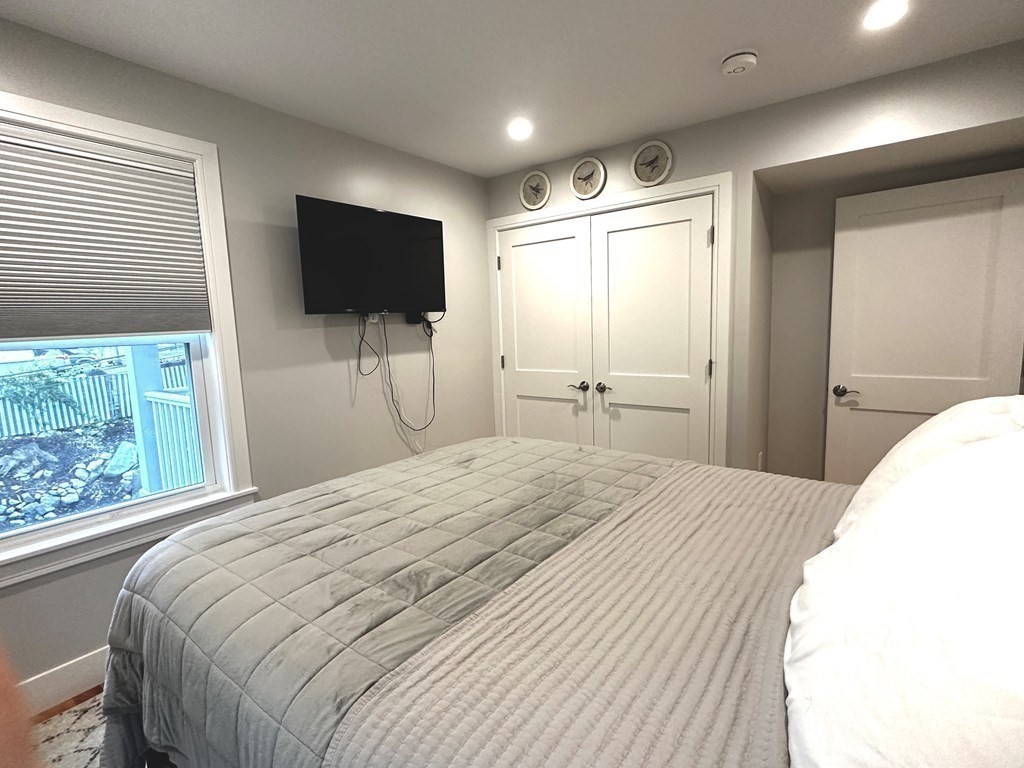 650 Hyde Park Ave # 2L