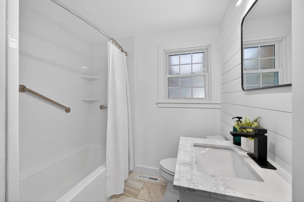12 Spoonbill Rd