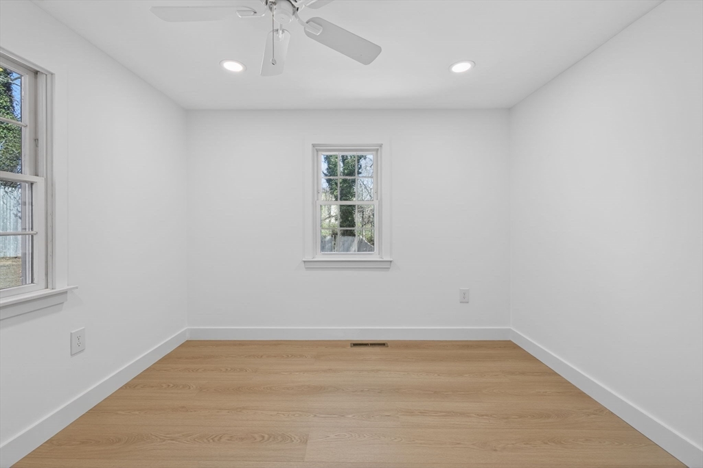 12 Spoonbill Rd