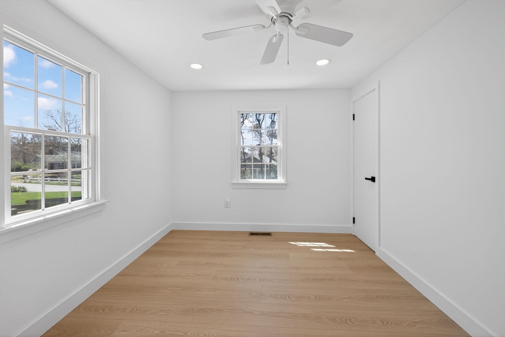 12 Spoonbill Rd