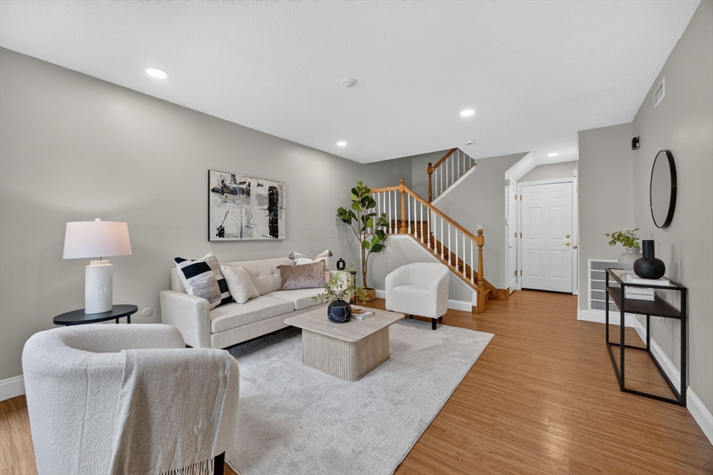 56 Laurelwood Dr # 56