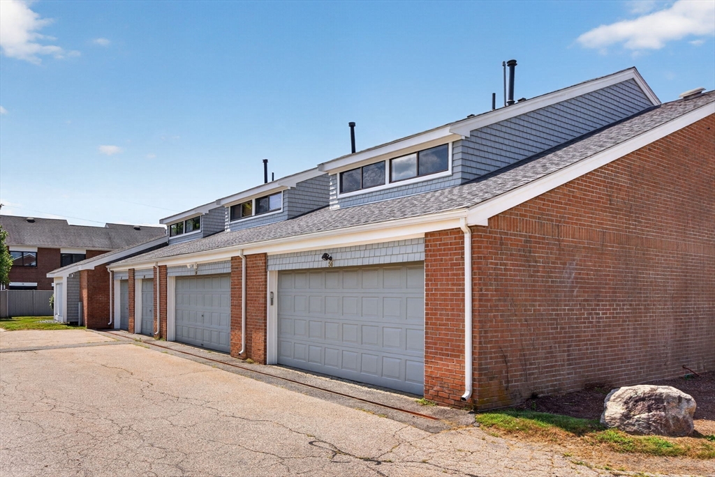 56 Laurelwood Dr # 56