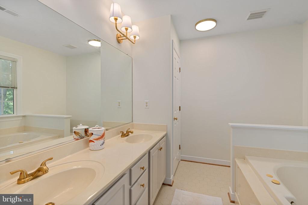 4427 TWEEDSMUIR