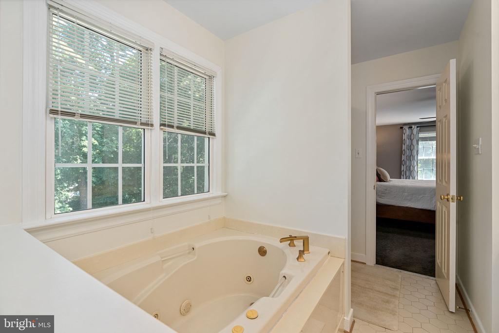 4427 TWEEDSMUIR