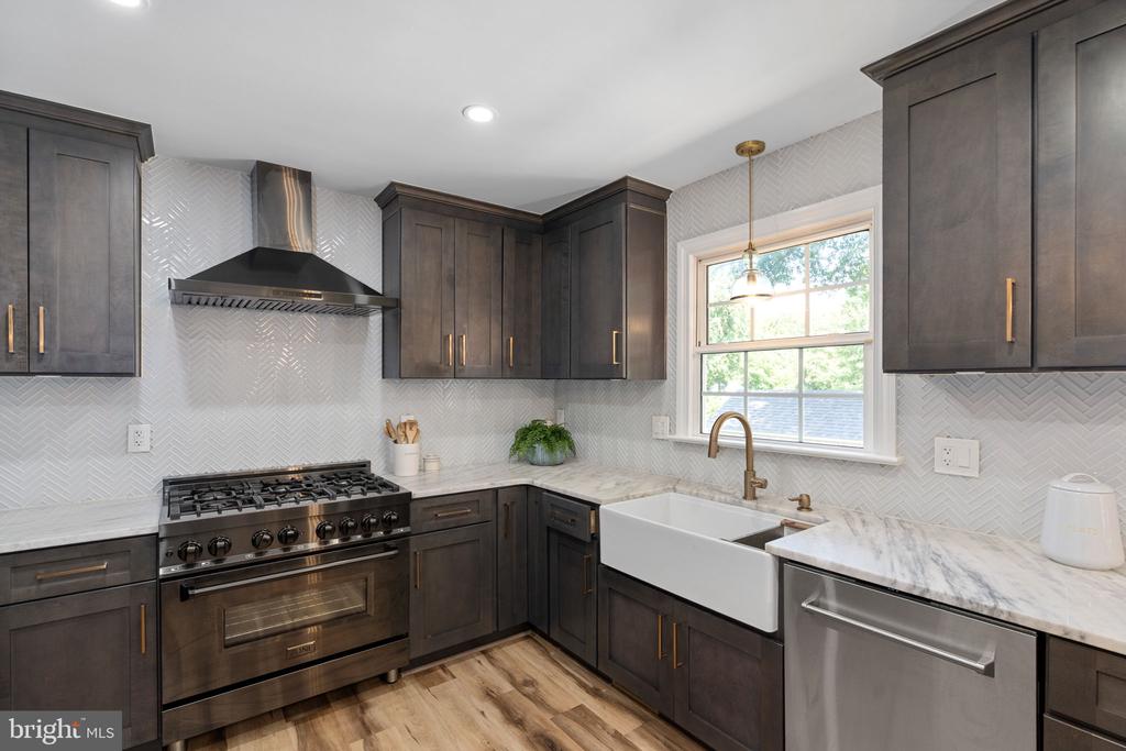 4427 TWEEDSMUIR