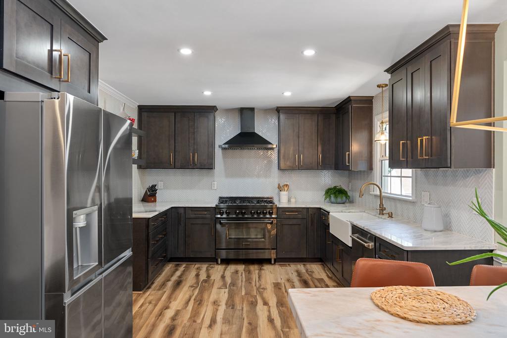 4427 TWEEDSMUIR