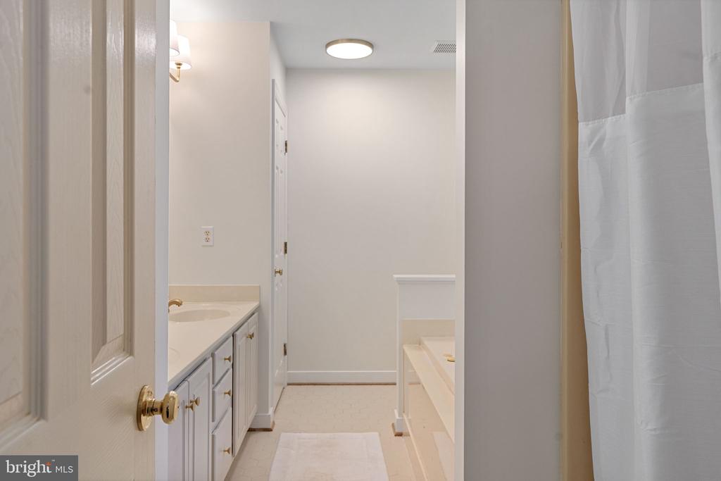 4427 TWEEDSMUIR