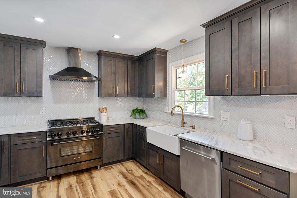 4427 TWEEDSMUIR
