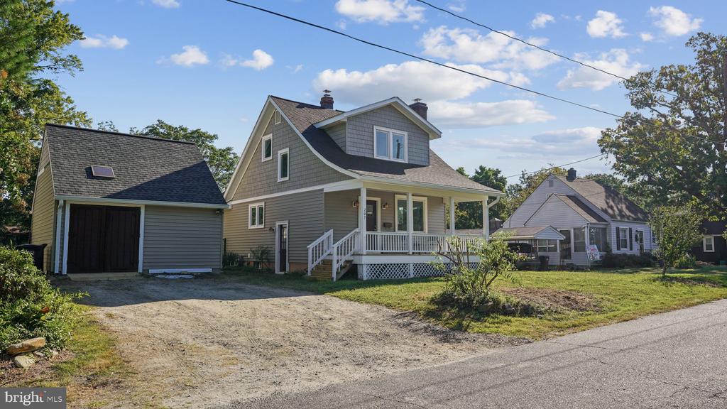 207 HILLCREST DRIVE