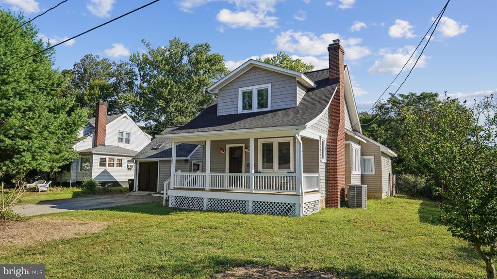 207 HILLCREST DRIVE