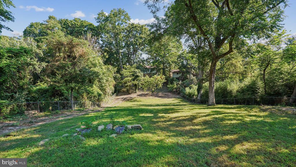 207 HILLCREST DRIVE